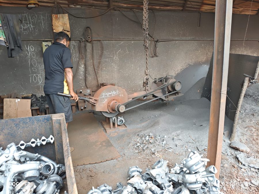 Fettling and finishing of cast iron components